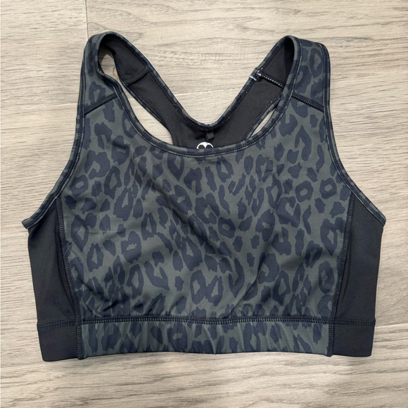 Leopard Print Workout Set - Picture 2 of 7